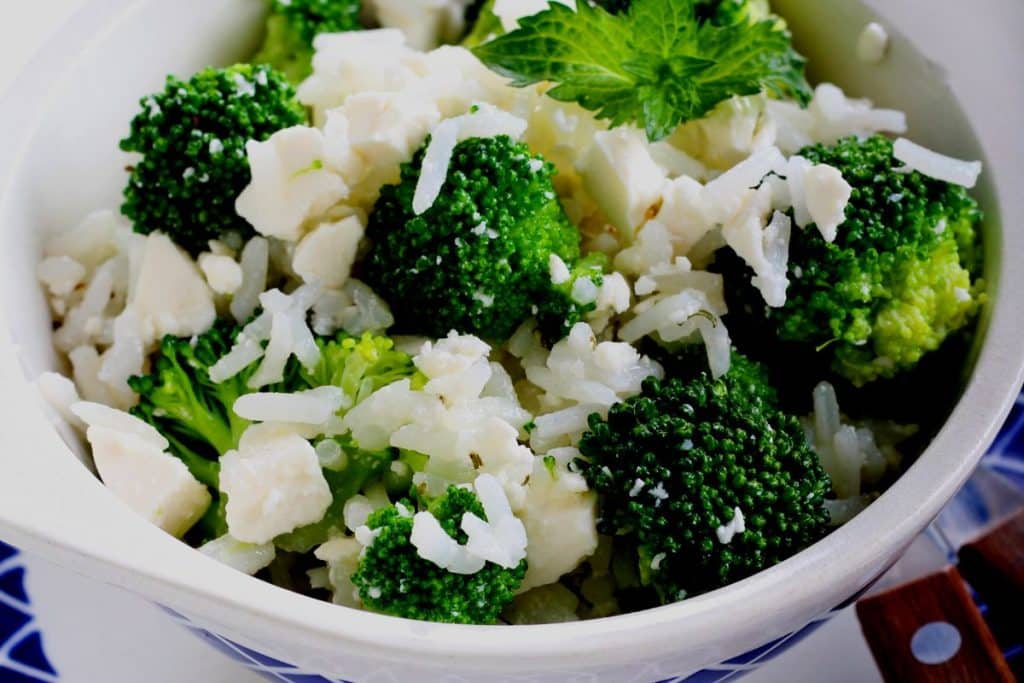 Esse arroz com brócolis cremoso é uma receita deliciosa e muito fácil de preparar! Venha conferir!