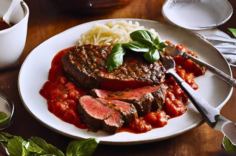 Receita de Bife de Acém com Molho de Tomate e Manjericão