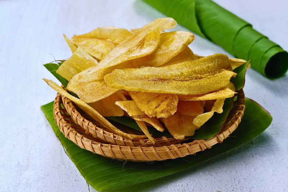 Snack Inovador: Chips de Banana Salgada de Micro-ondas para Matar a Fome!
