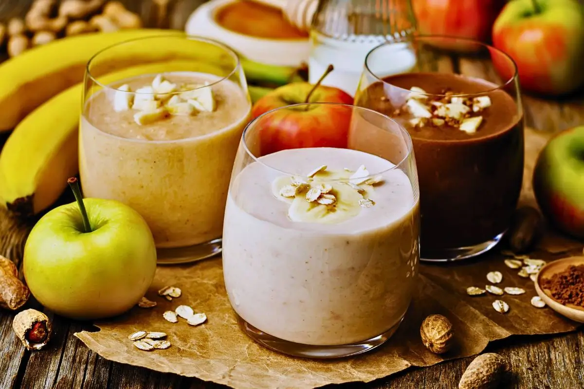 Energize seu Dia com o Shake Light com banana, papaia, maçã, linhaça, aveia e mel!