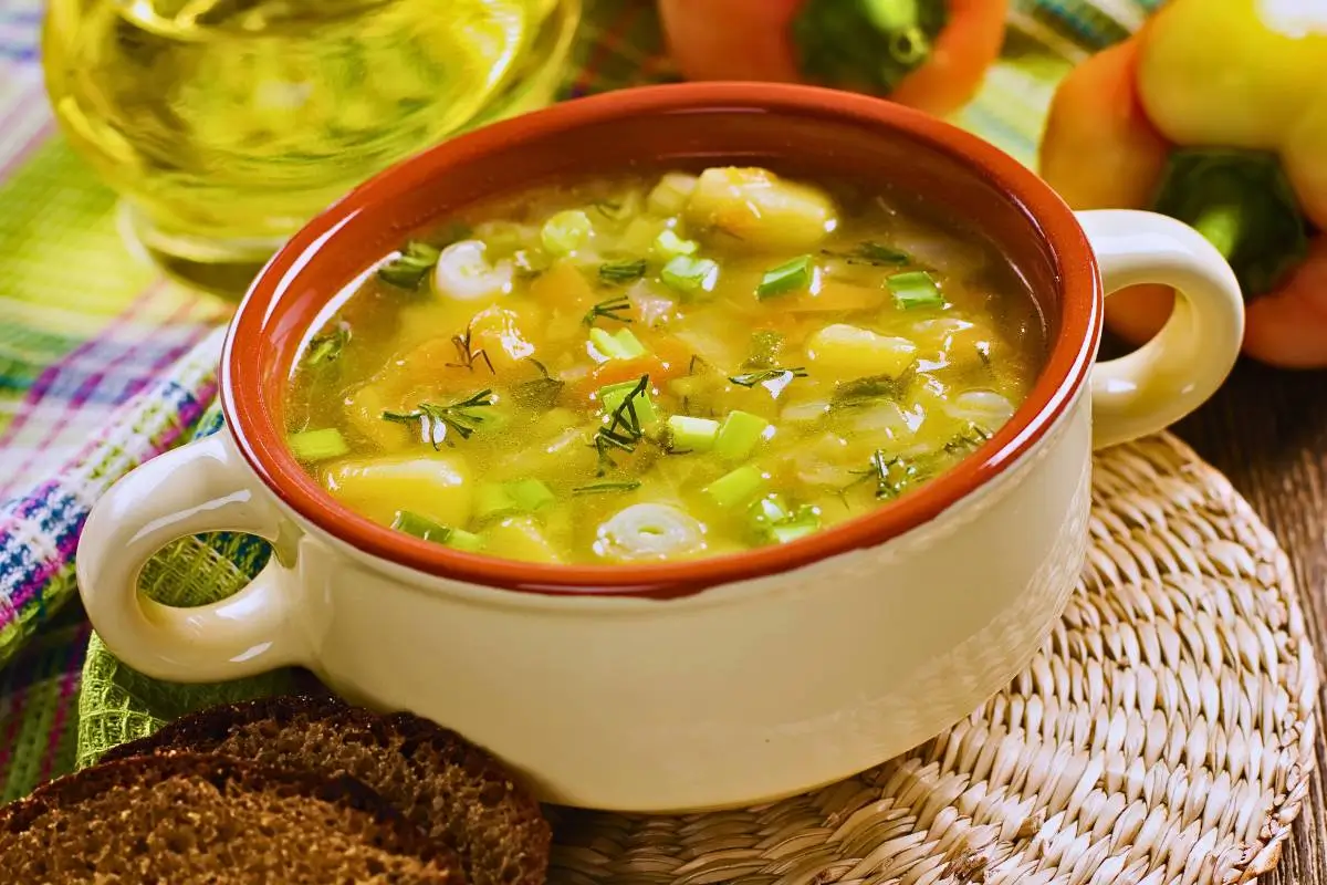Sopa de Legumes: Aconchego e Sabor em Cada Colherada! Descubra o Encanto de uma Sopa Repleta de Sabor e Nutrientes!
