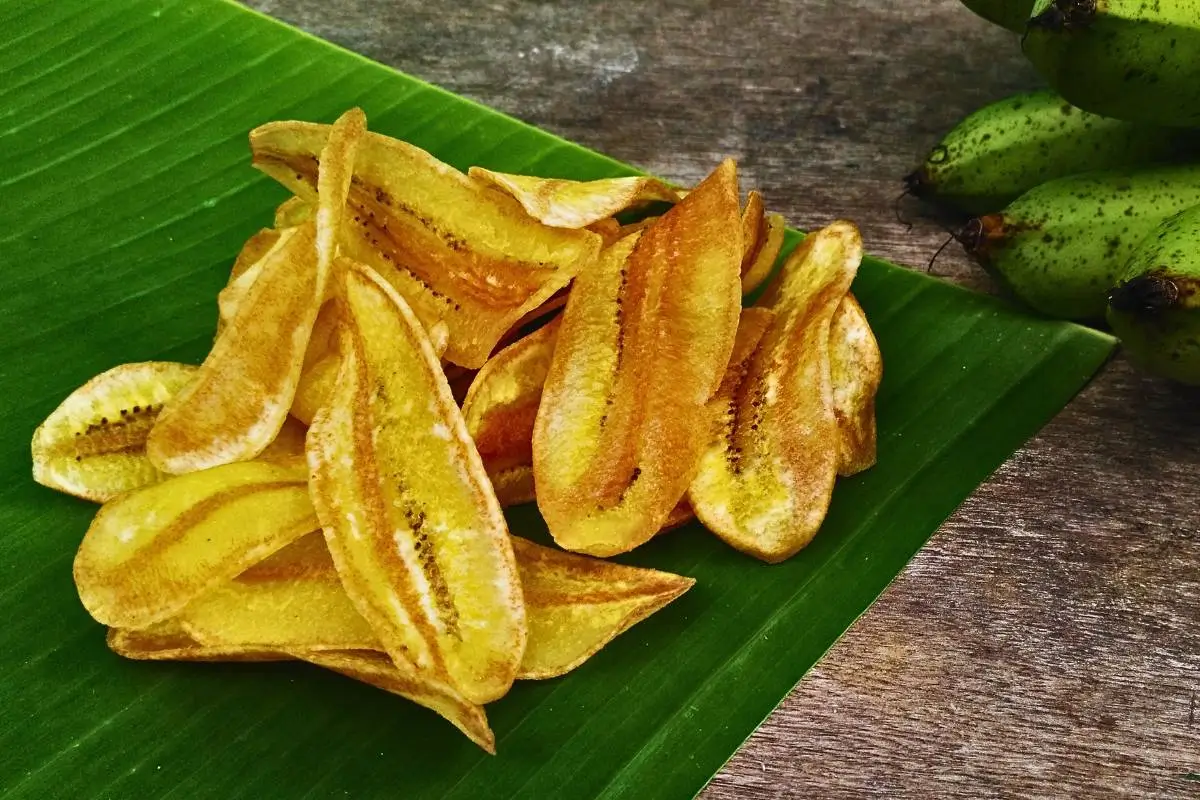 Chips de Banana Salgada Desidratada: Seu Novo Snack Favorito!
