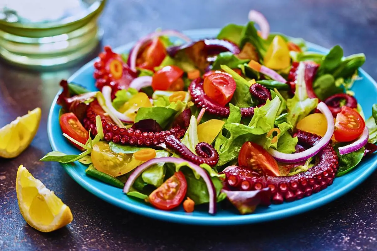 Inove na Cozinha: Salada de Polvo com Vinagrete Irresistível! Frescor e Sabor em Uma Refeição Leve e Nutritiva!