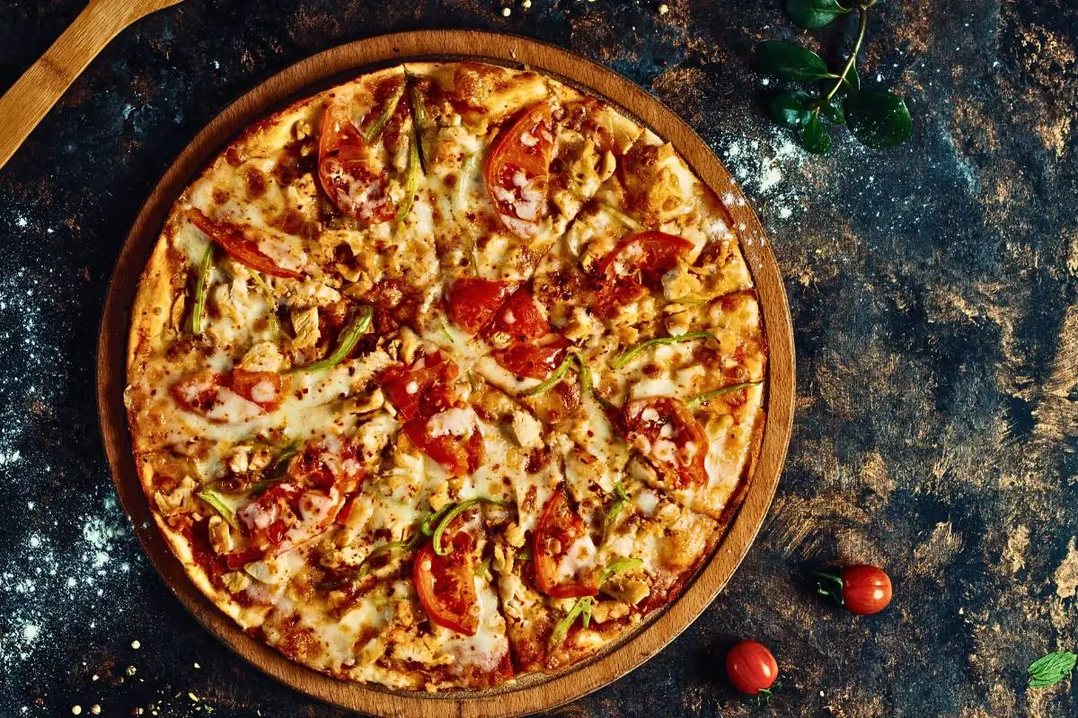 Explore uma Nova Dimensão de Sabor com Nossa Pizza de Base de Frango!