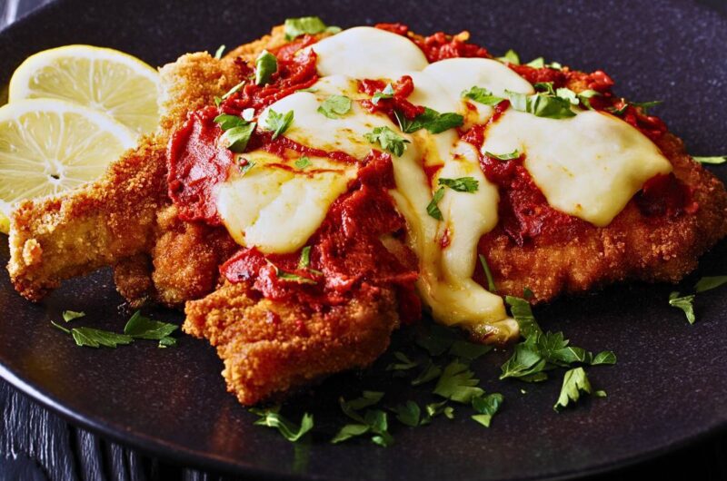 Receita de Filé de Frango à Milanesa ao Molho de Tomate Picante