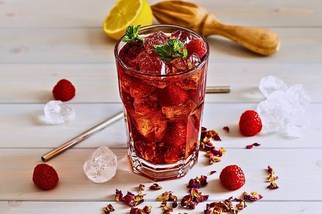 Desperte os Sentidos e Refresque-se nesse Calor com o Irresistível Chá Gelado de Hibisco e Laranja!