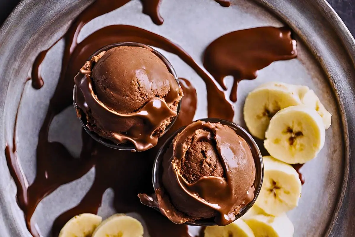 Delicie-se com um Sorvete de Chocolate, Banana e Mel Inesquecível!