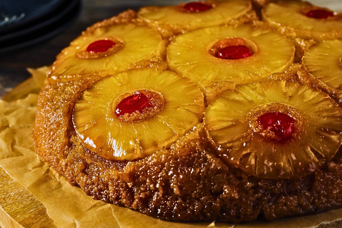 Adoce seu Dia com o Irresistível Bolo de Abacaxi Caramelizado!