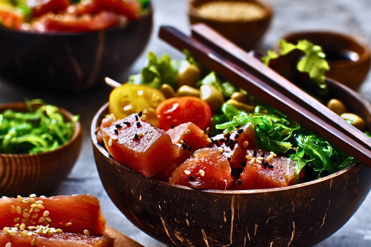 Poke Bowl: O Sabor do Paraíso em Uma Tigela! Confira!