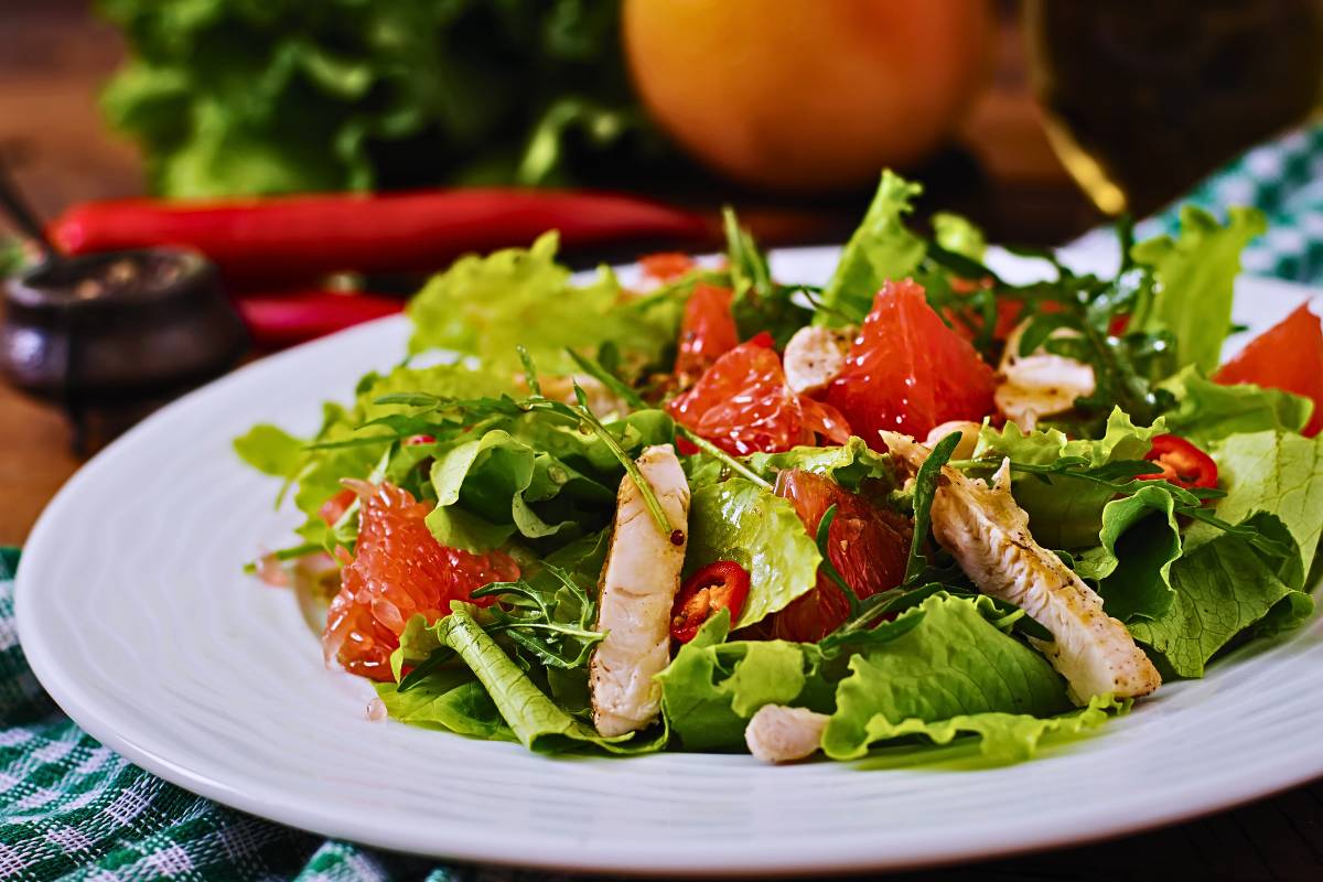 Inove na Cozinha: Salada de Frango com Molho de Mostarda!