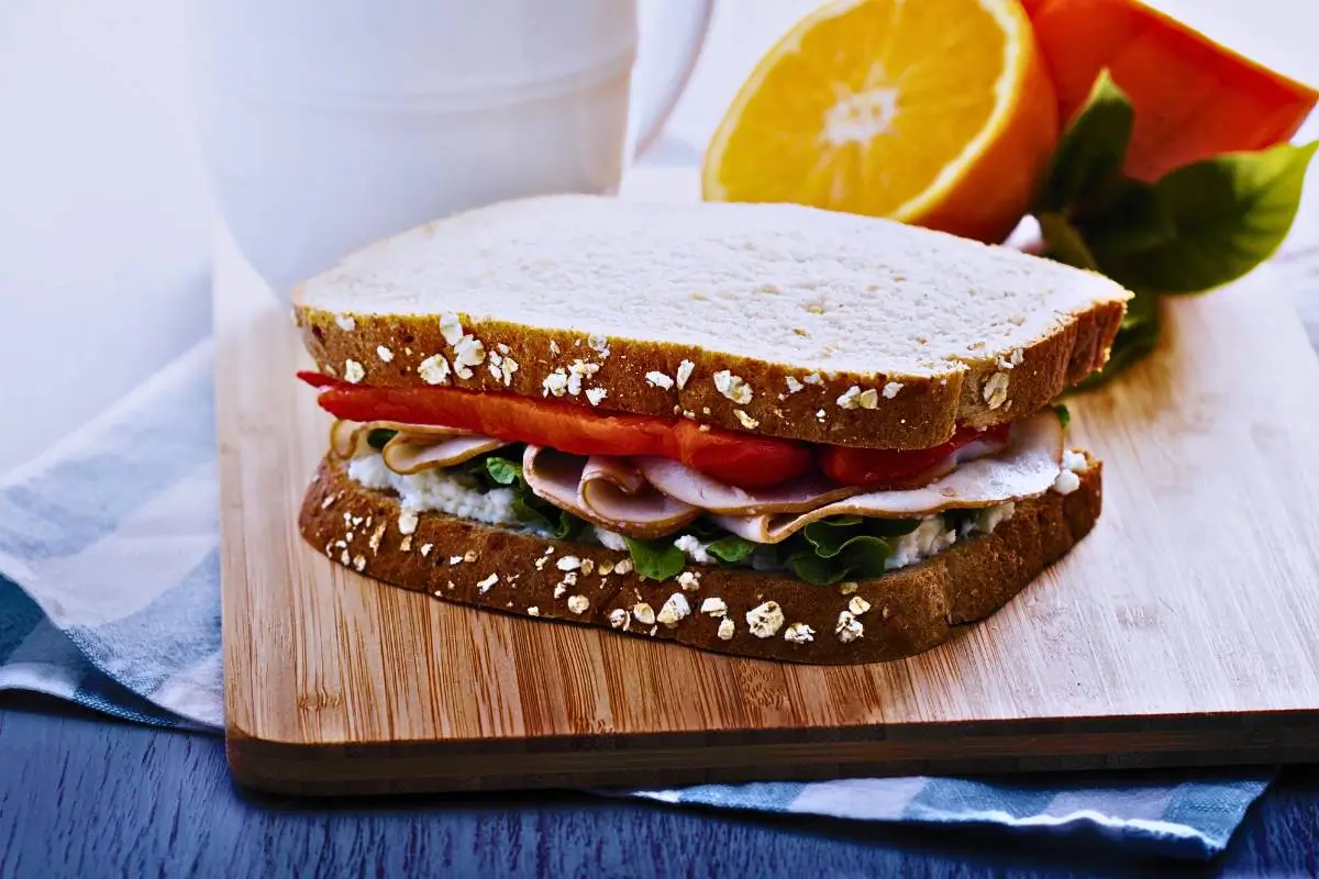 Eleve Seu Lanche com o Delicioso e Saudável Sanduíche de Peru com Ricota!