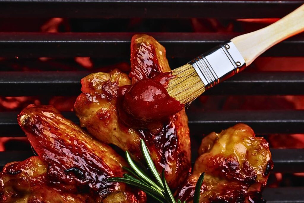 Asas de Frango ao Molho Barbecue: Uma Aventura Grelhada em Sua Cozinha!