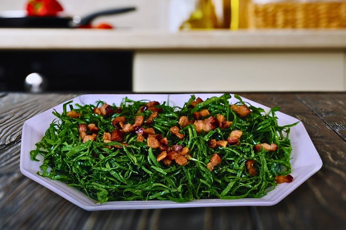 Salada de Couve com Bacon! Harmonia Perfeita!