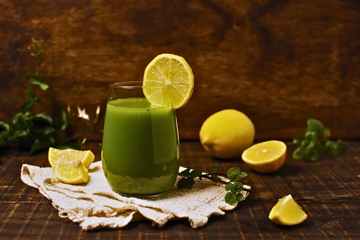Revitalize Seu Corpo: Suco Detox de Limão, Laranja e Couve!