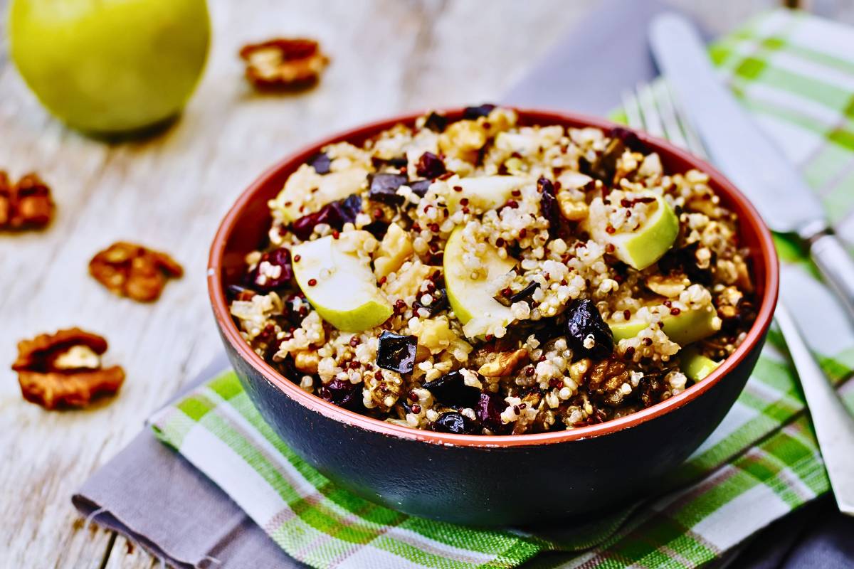 Harmonia Nutritiva! Salada de Quinoa com Cranberries e Nozes!