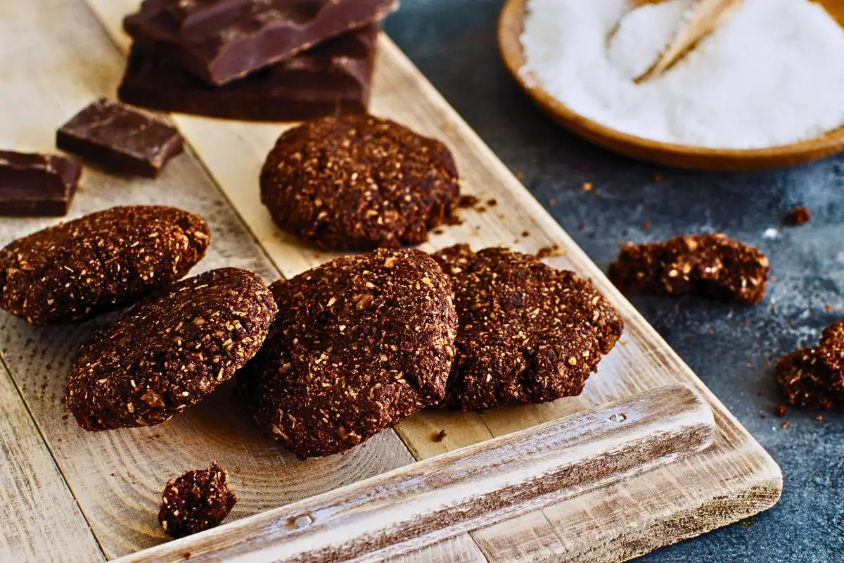 Biscoitinhos de Aveia com Creme de Cacau: Um Toque Especial no Lanche!