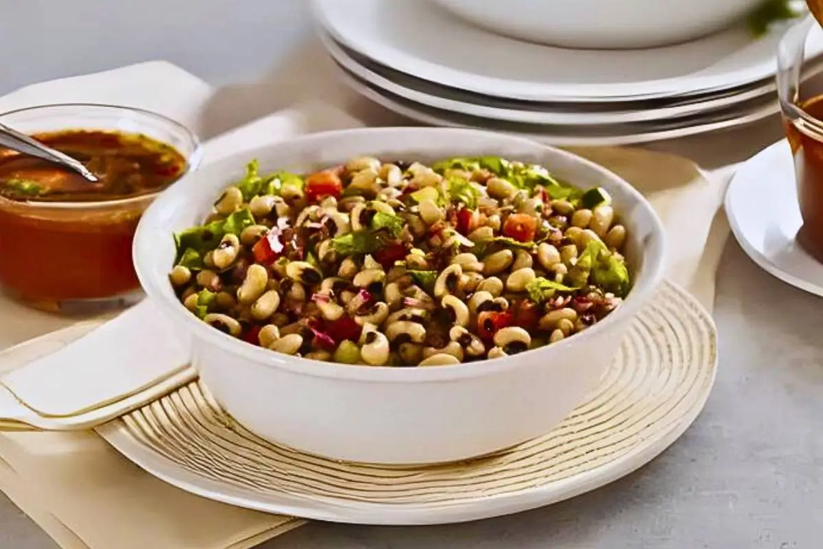 Salada de Bacalhau com Feijão Fradinho e Banana da Terra: Um Toque Exótico e Delicioso!