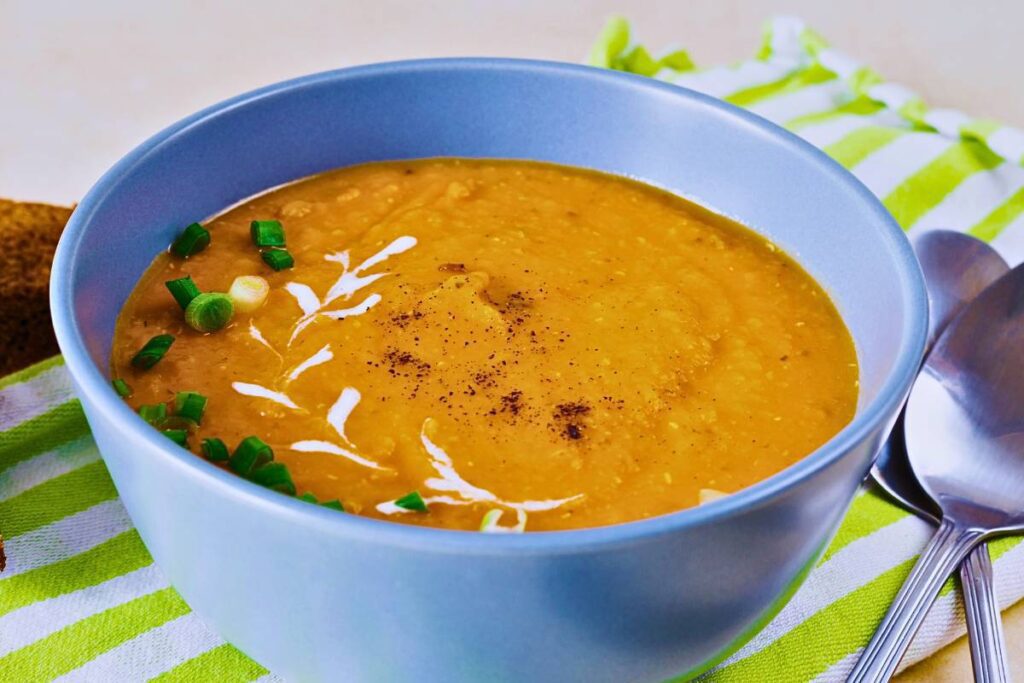 Desfrute de Uma Sopa Nutritiva e Saborosa: Lentilha Vermelha com Cenoura, Uma Delícia para Aquecer o Coração!