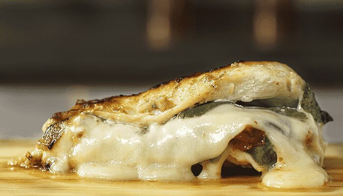 Veja como preparar esta receita deliciosa de frango empanado com espinafre e queijo ! Somente aqui!