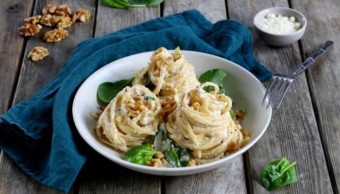 Confira essa incrível receita linguine em molho cremoso de nozes. Faça Hoje!