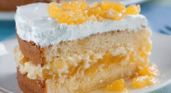 Delícia de bolo de abacaxi molhadinho. Veja aqui!