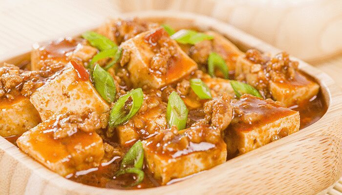 Surpreenda-se com esse curry com avelãs e tofu, não sobra nada!