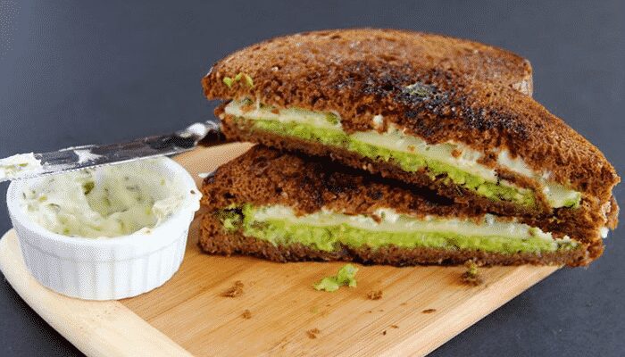 Aproveite esse queijo branco com pasta de abacate com um refri geladinho! Muito fácil de fazer, CONFIRA!