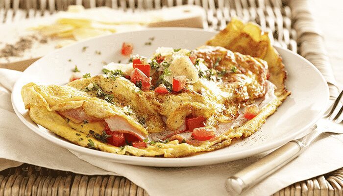 Omelete Amanteigado com Queijo! É uma delícia e muito fácil de fazer! Faça Hoje no almoço ou jantar!