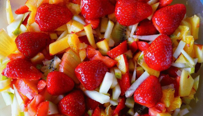 Rápida e fácil de preparar! Confira hoje, essa Salada de Frutas Energética! É Deliciosa!