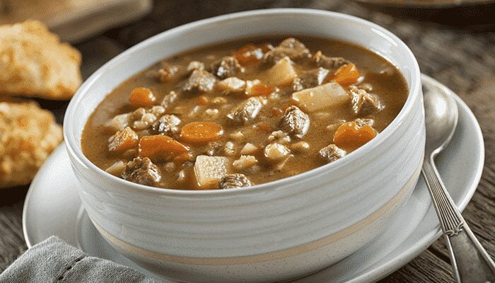 Surpreenda-se com essa deliciosa Sopa de carne com legumes! Você vai amar! Confira!