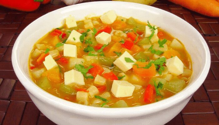 Surpreenda-se com essa saborosa receita de Sopa de legumes com queijo! Você vai amar! Confira!