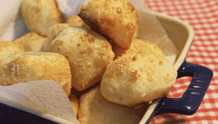 Quase ninguém conhece esse segredo! Faça pãozinho de tapioca assim da próxima vez! Você vai adorar!