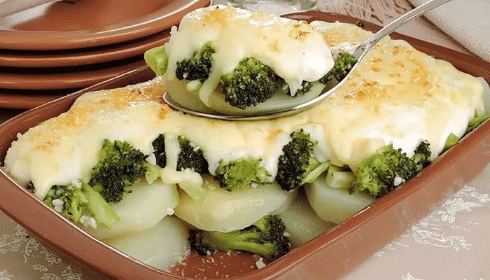 Surpreenda-se com esse delicioso gratinado de brócolis e batata, delicioso e fácil de fazer! Confira!