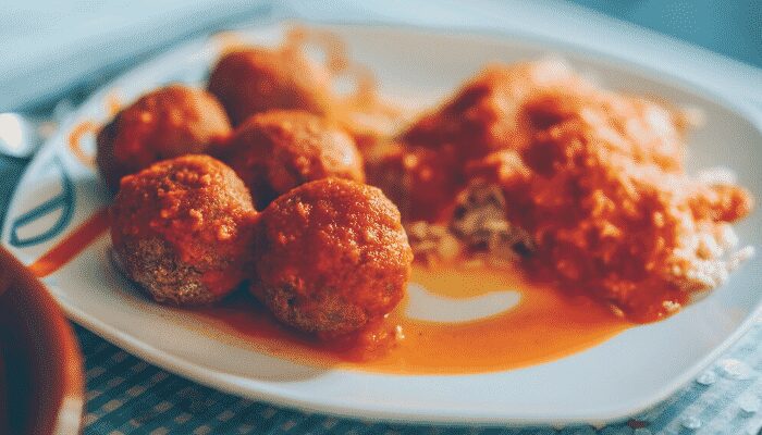 Você vai se apaixonar por essa receita deliciosa de almôndega ao molho de tomate! Surpreenda-se! Faça Hoje!