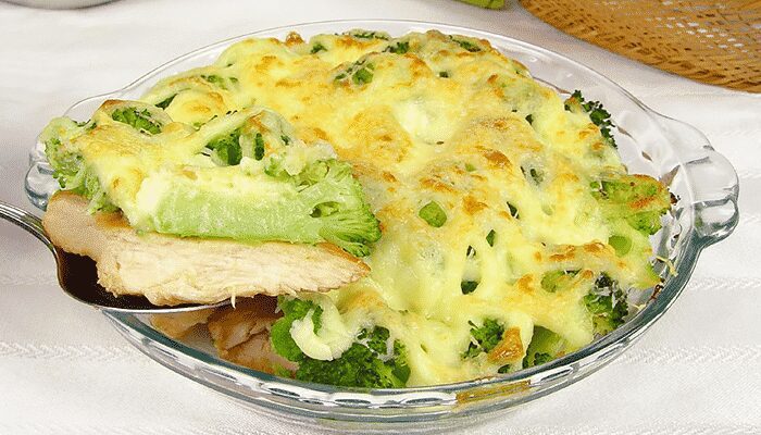 Venha conferir essa receita deliciosa de frango com brócolis gratinado! É prática e perfeita para qualquer refeição!