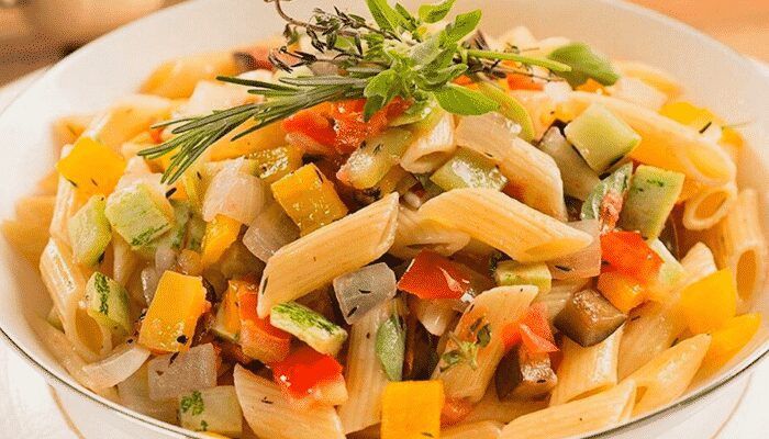 Surpreenda-se com essa saborosa Salada de Penne e legumes grelhados! Você vai amar! Venha Conferir!