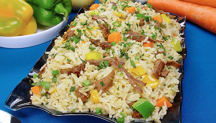 Surpreenda-se com esse delicioso arroz de panela de pressão com carne! Veja como é fácil!, você vai amar!