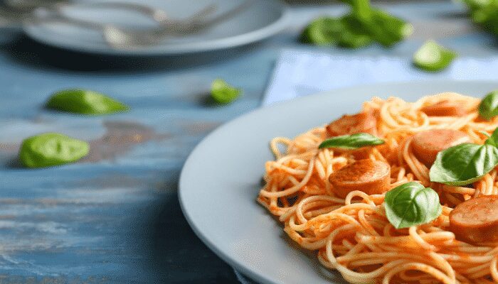 Fiz um fabuloso macarrão com salsicha, muito saboroso e mais fácil do mundo! Não dá para resistir! Faça Hoje!