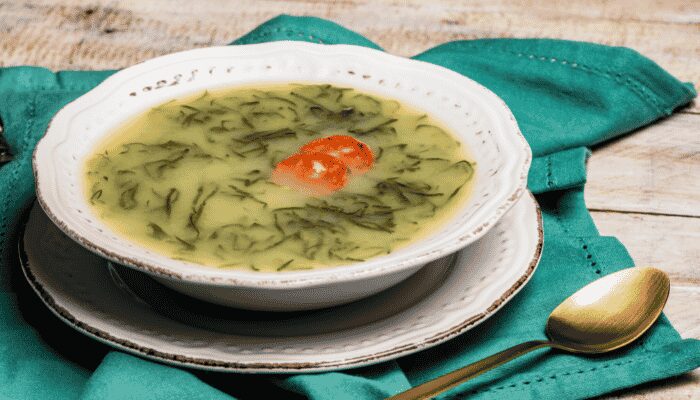 Prepare um delicioso Caldo verde com frango! Huumm!