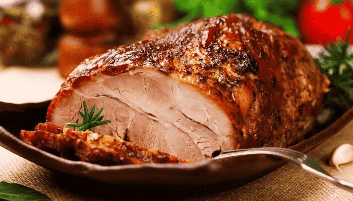 Que tal fazer uma deliciosa carne de porco assada? Simples e fácil de fazer, você vai amar!