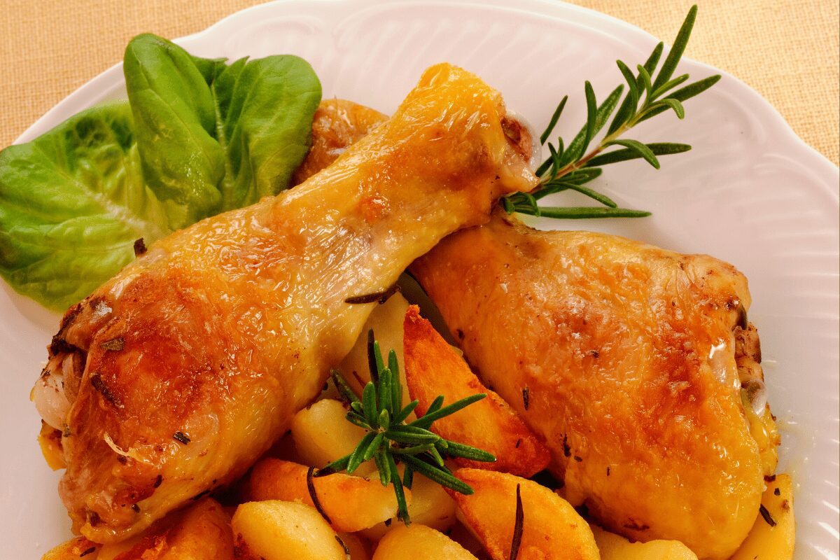 A melhor receita de Frango com batata e alecrim!