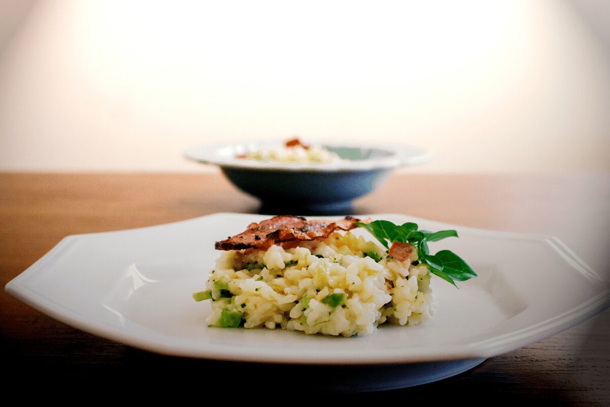 Apetitoso risoto de brócolis e bacon! Prove hoje!