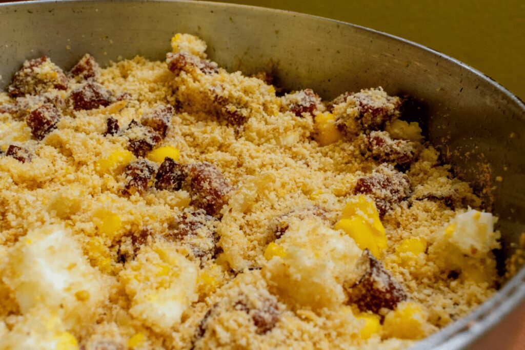 Veja como preparar essa receita de farofa de abacaxi e banana! Surpreenda-se!
