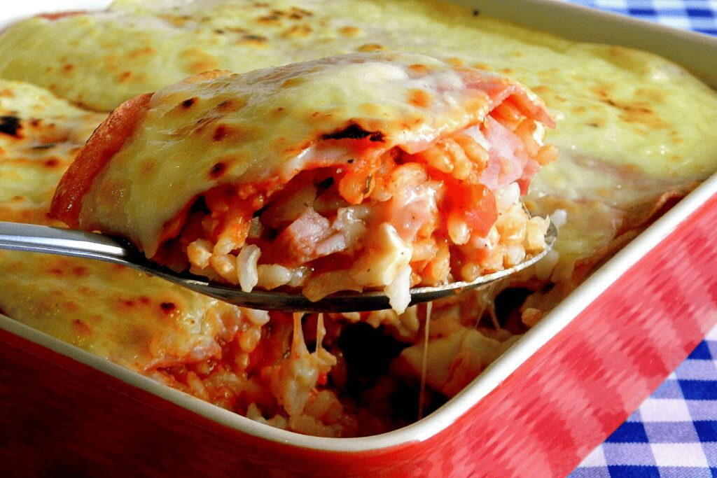 Prepare essa receita deliciosa de arroz de forno à parmegiana, você e sua família vão adorar! Confira o passo a passo!