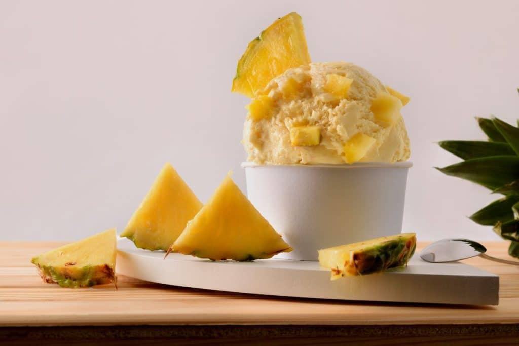 Simples e fácil de fazer essa sobremesa de surpresa de abacaxi! Você vai amar!