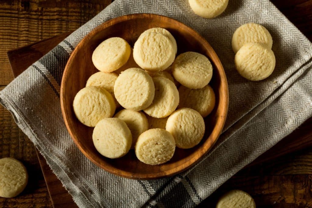 Prepare uns biscoitinhos de nata, são simples e fáceis de fazer! Venha conferir!