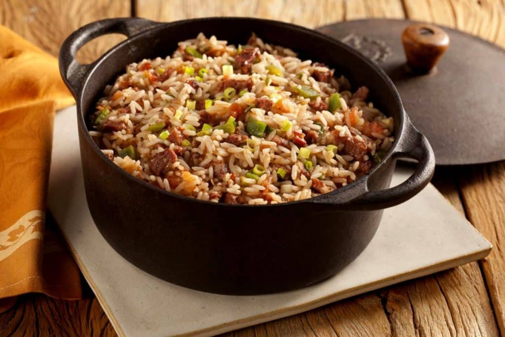 Esse arroz de carreteiro é um prato típico gaúcho, simples e delicioso! Você vai se apaixonar!