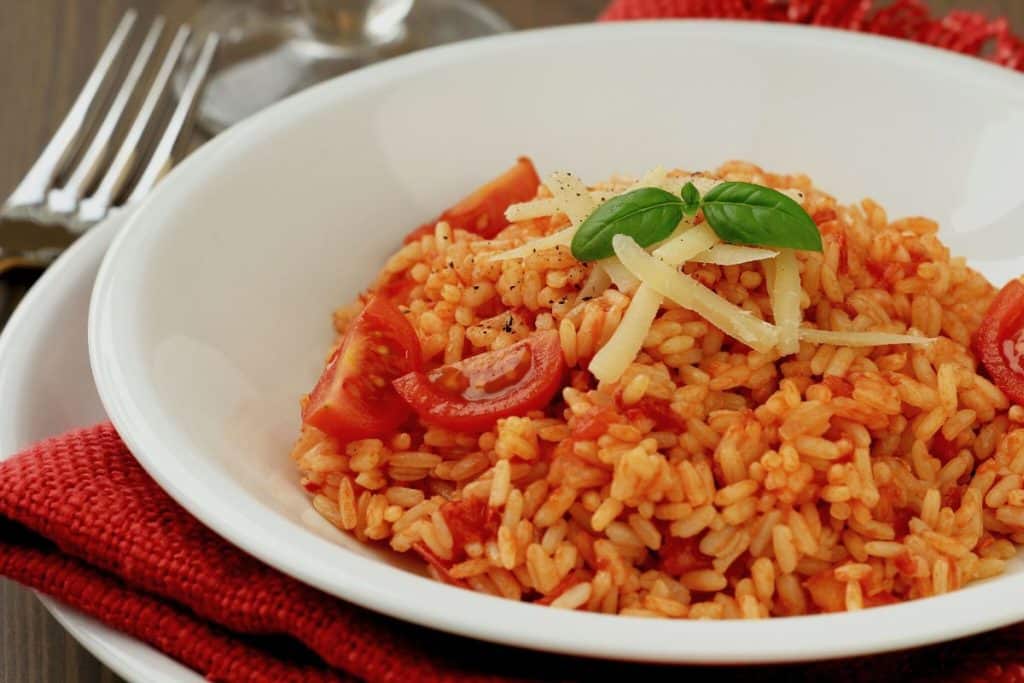 Prove hoje essa receita incrível de risoto de tomate e mussarela! Você vai amar!