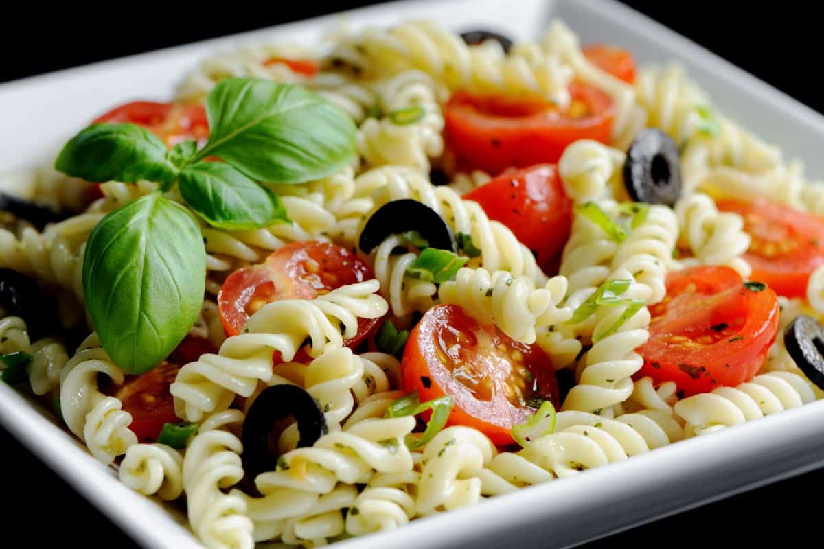 Salada de Macarrão Fácil e Prático! Confira!