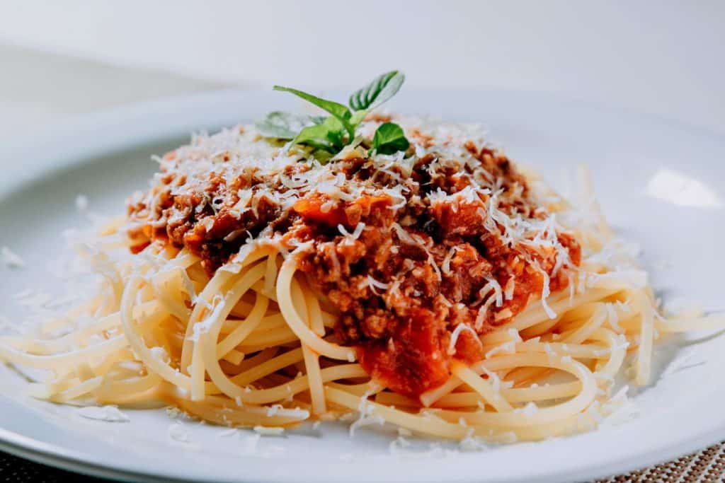 Essa receita de molho bolonhesa com macarrão é perfeita para quem ama uma boa massa. Confira essa combinação!